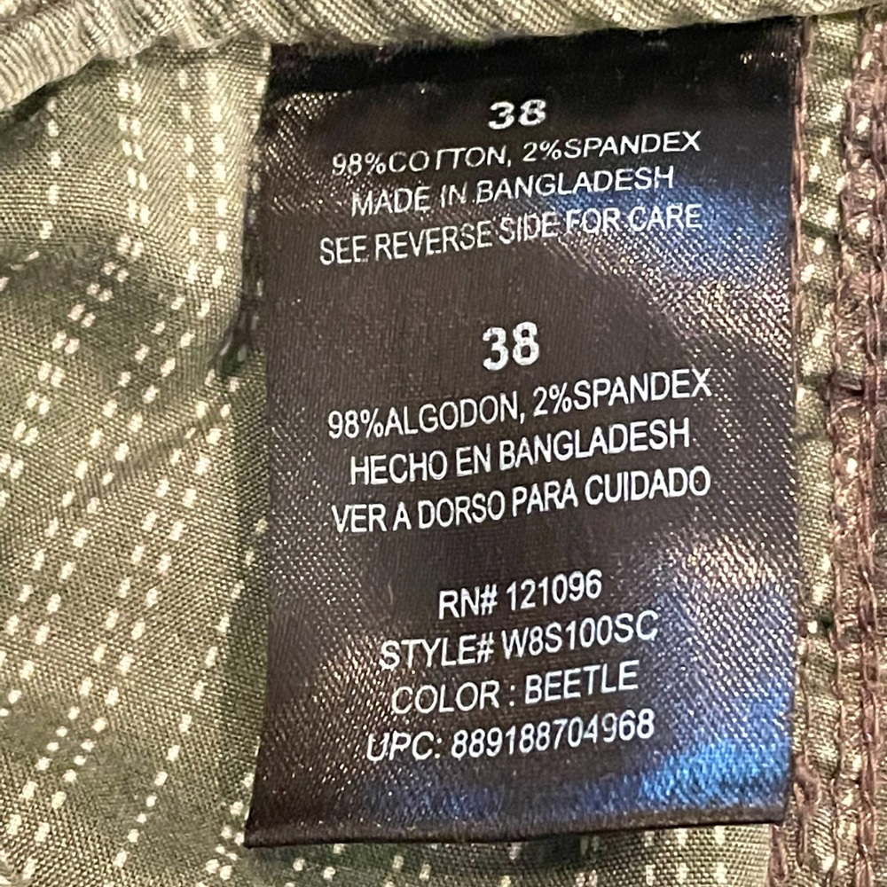 Men’s army green cargo shorts